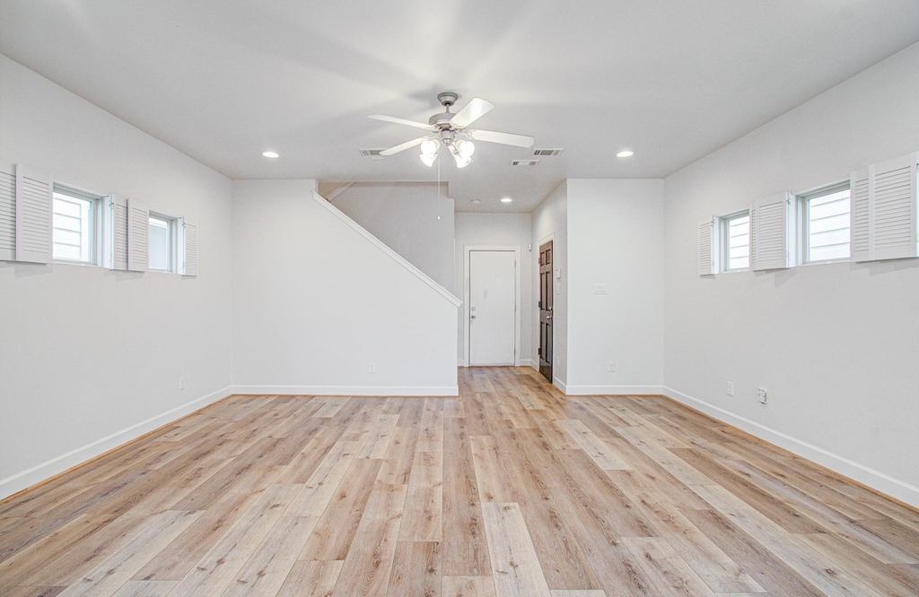 624 E 39th Street - Photo 12