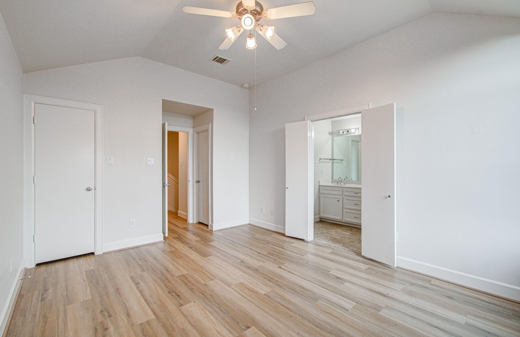 624 E 39th Street - Photo 21