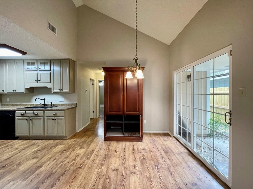 13703 Carsa Lane - Photo 4