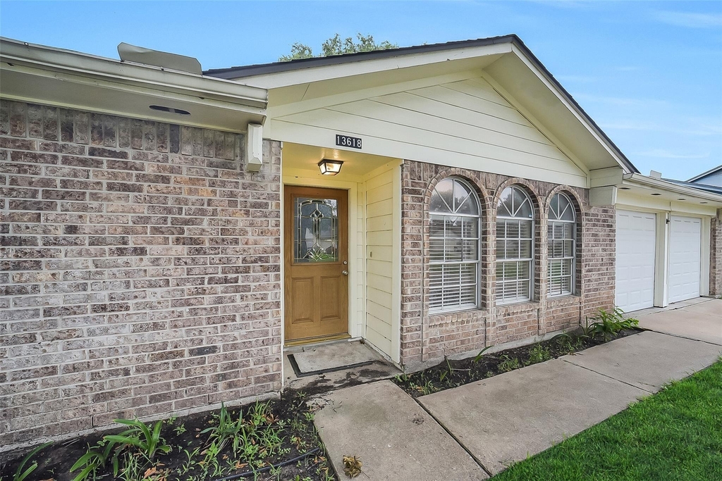 13618 Piney Oaks Drive - Photo 4