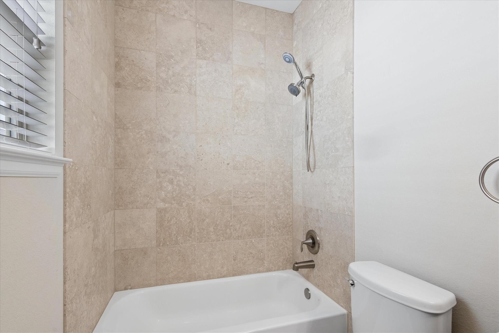 814 W 26th Street - Photo 11
