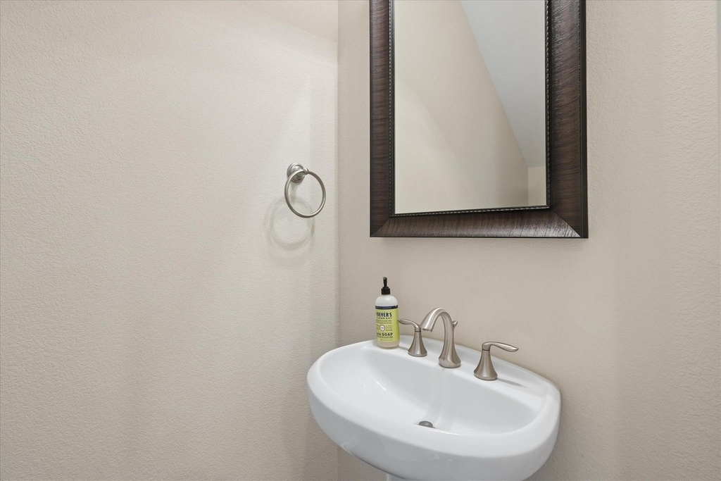 814 W 26th Street - Photo 24