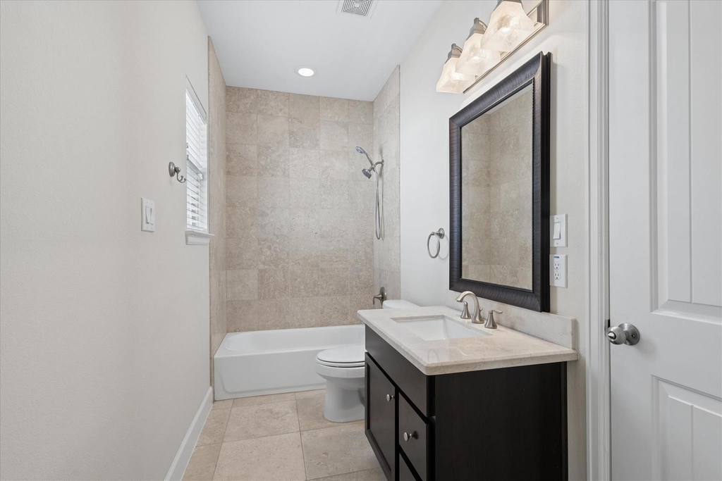814 W 26th Street - Photo 9