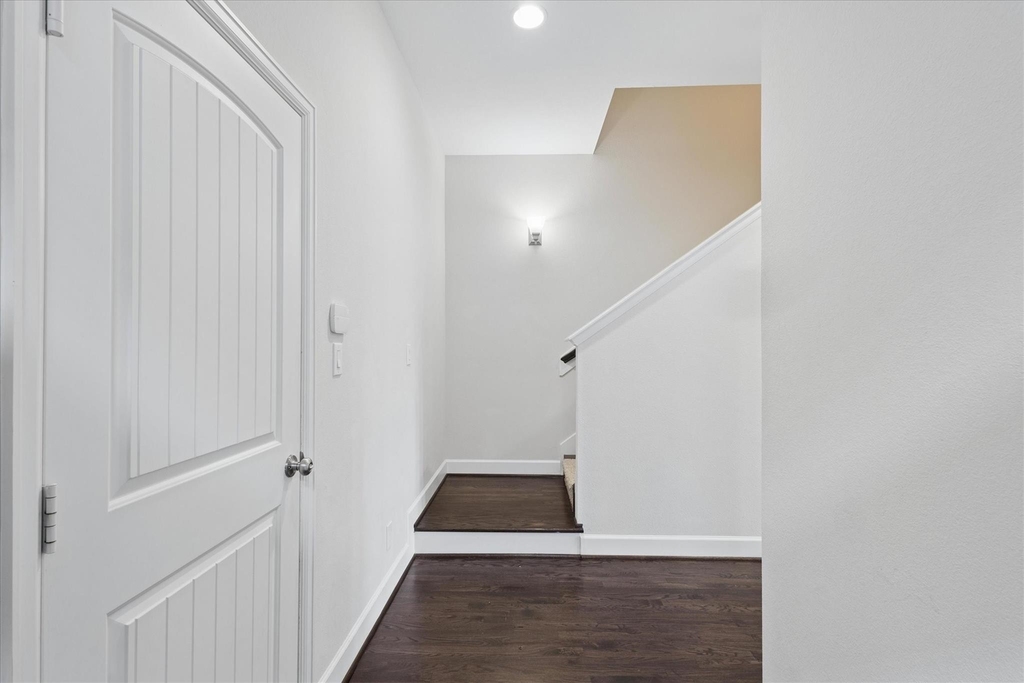 814 W 26th Street - Photo 13