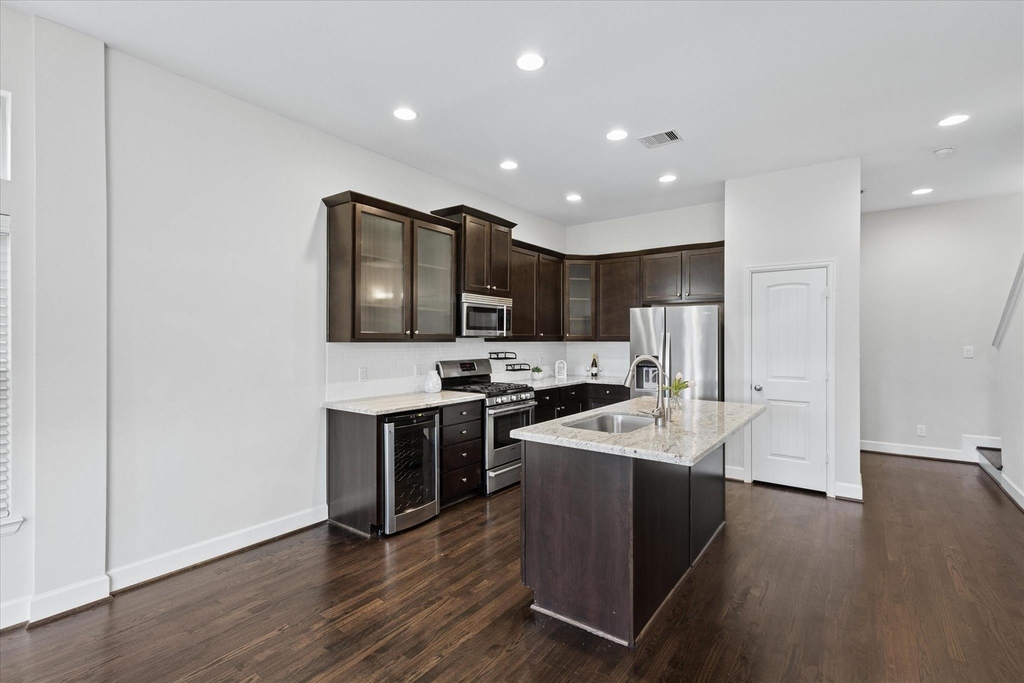 814 W 26th Street - Photo 20