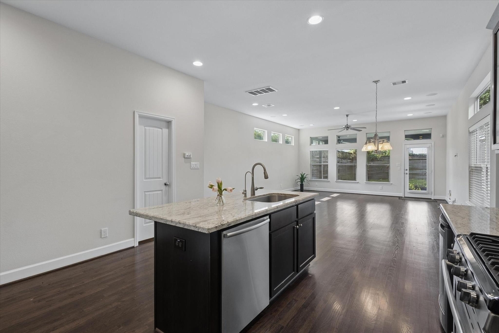 814 W 26th Street - Photo 18