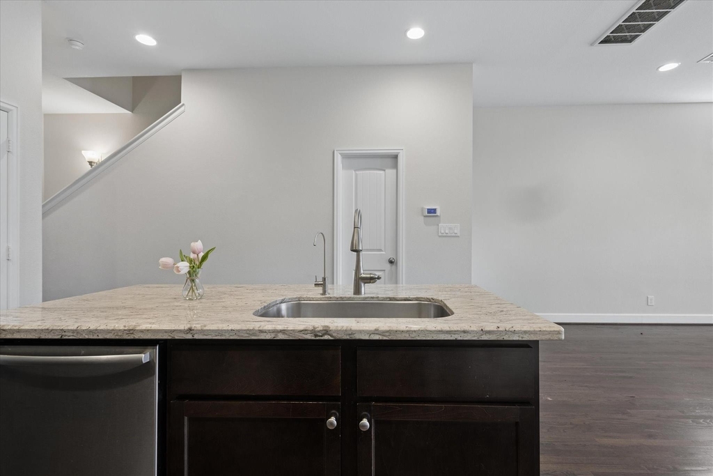 814 W 26th Street - Photo 19