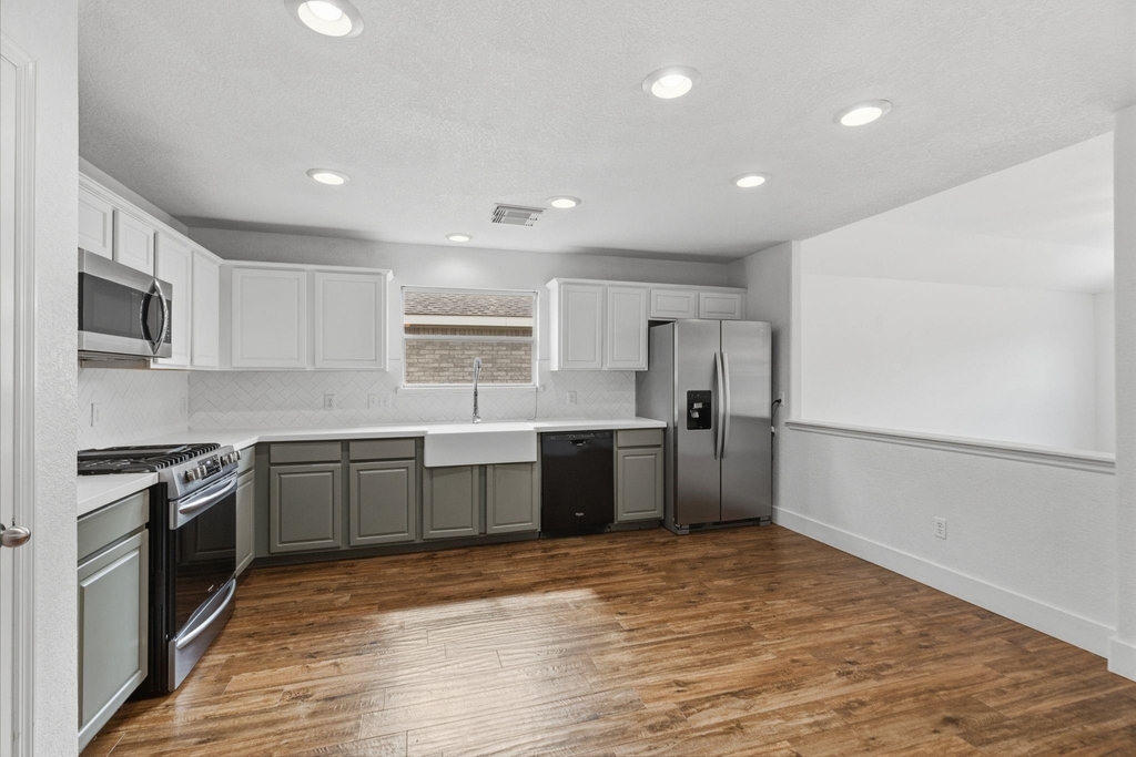 9318 Castlegap Drive - Photo 5