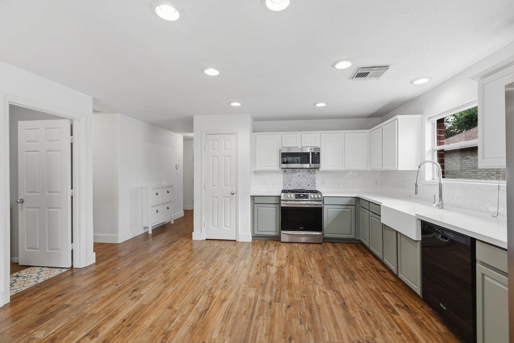 9318 Castlegap Drive - Photo 7