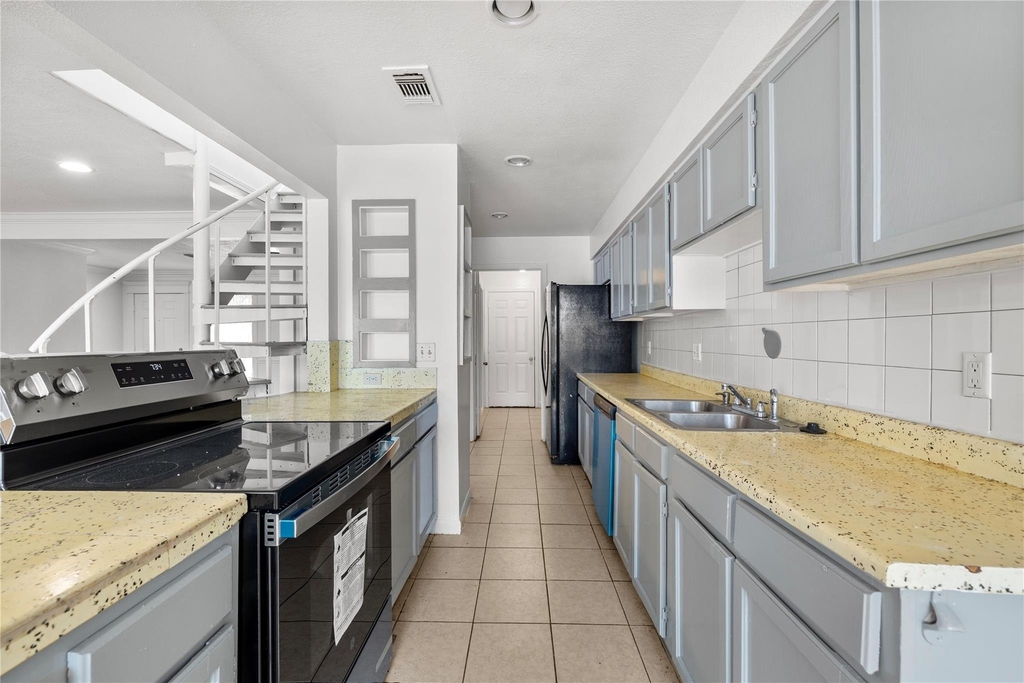 6327 Lynkat Lane - Photo 10