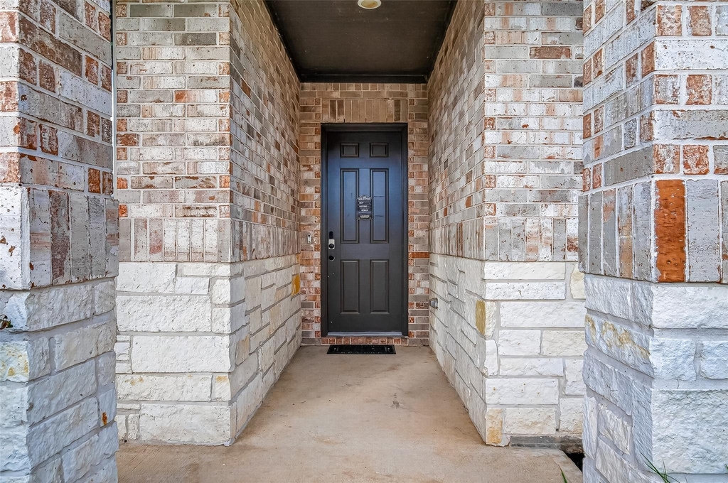 6506 Tiburon Lakes Drive - Photo 2