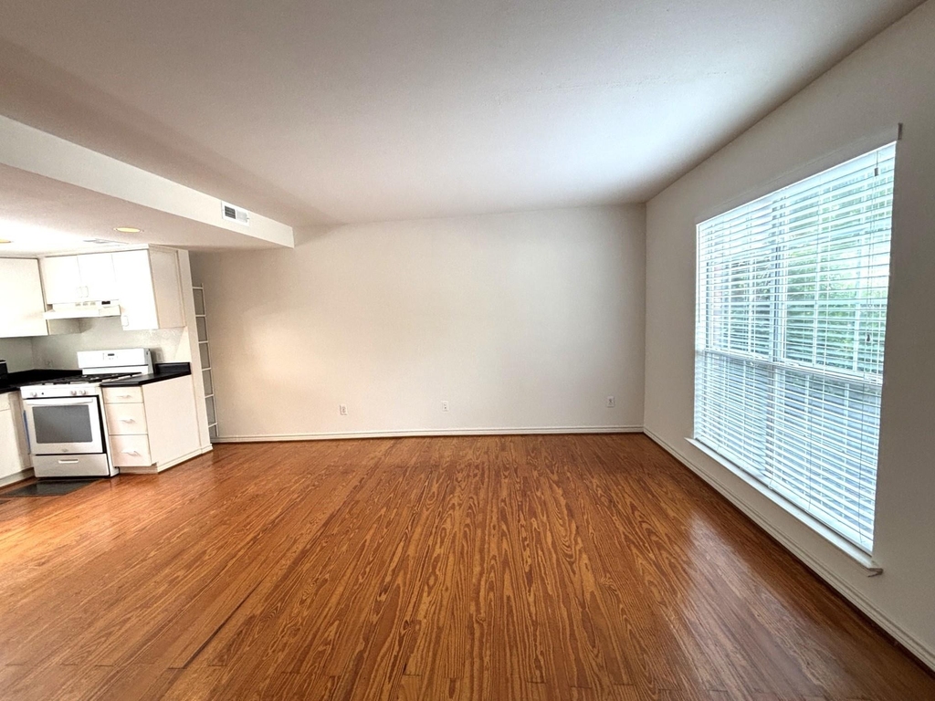 3918 Driscoll Street - Photo 2