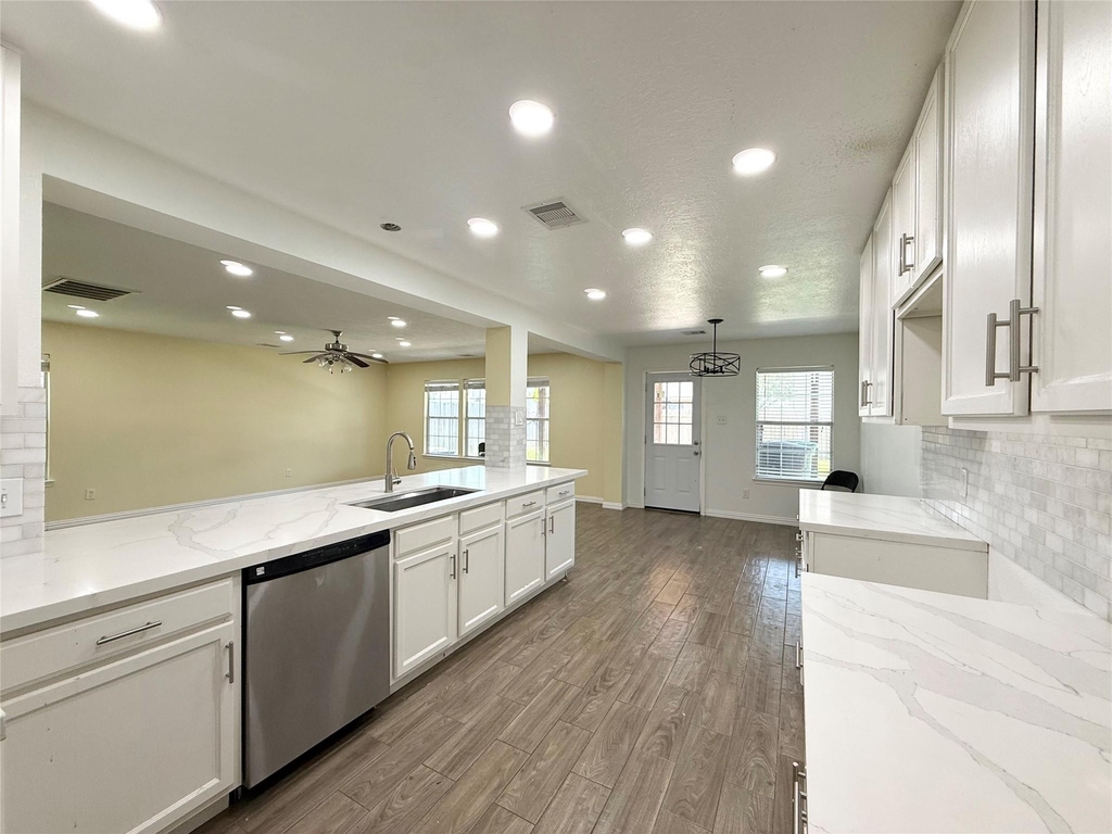 910 Staffordale Manor Lane - Photo 3