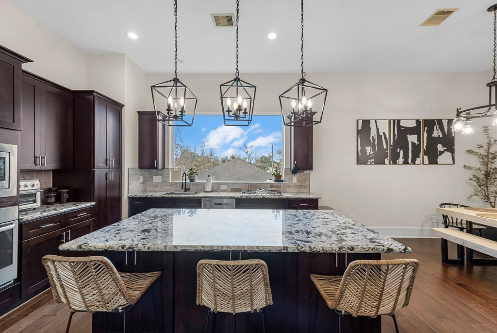 209 Burr Street - Photo 3