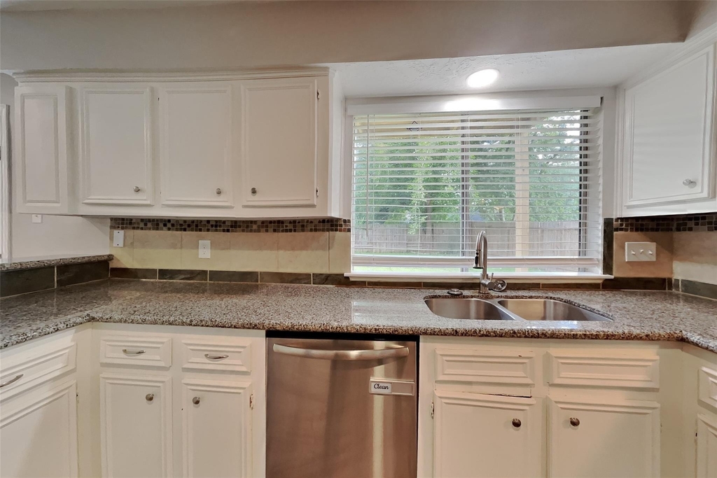 15506 Swan Creek Drive - Photo 4
