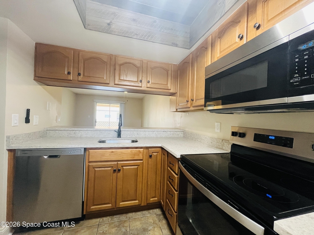 2963 Sir Hamilton Circle - Photo 2