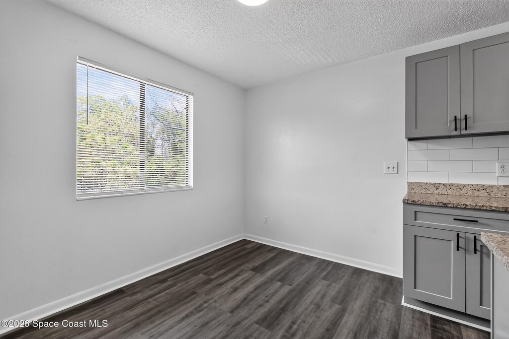 451 Mercury Avenue Se - Photo 6