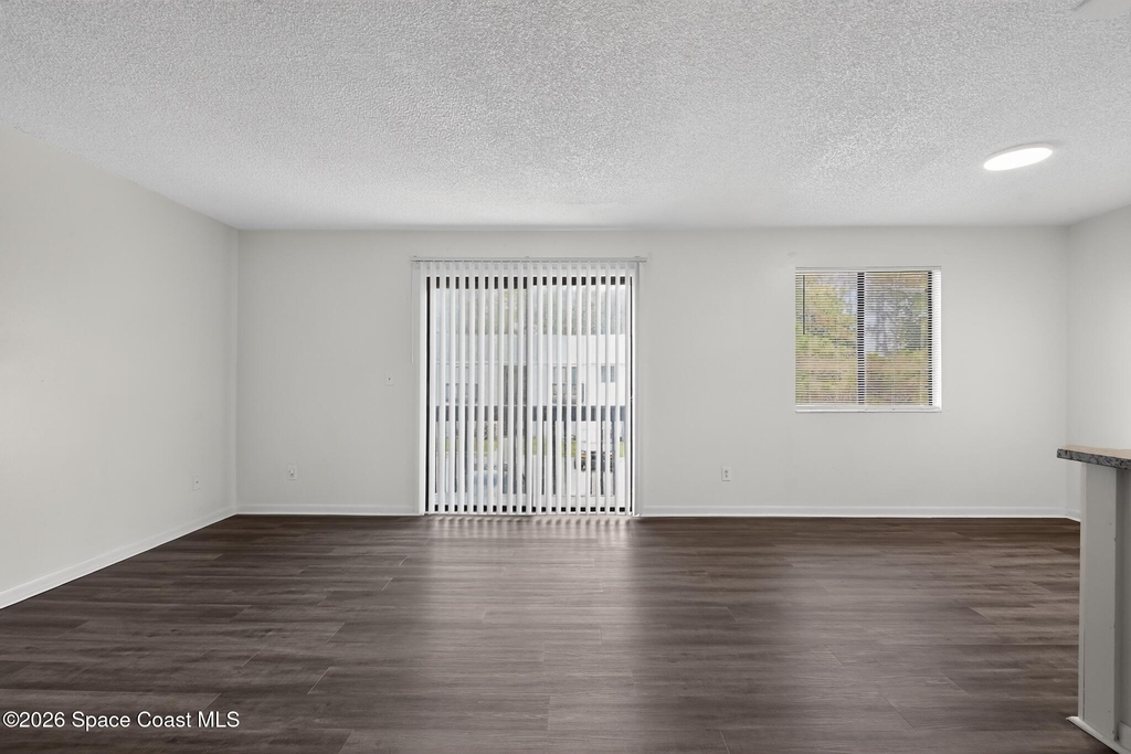 451 Mercury Avenue Se - Photo 8
