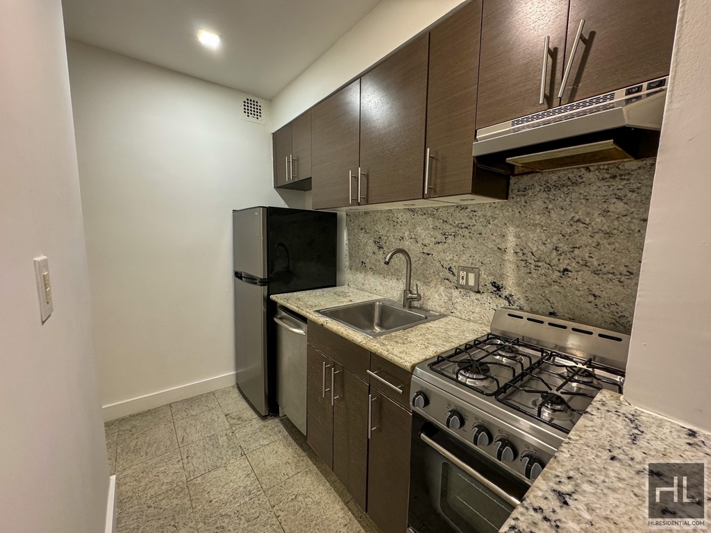 East 80 Street - Photo 2