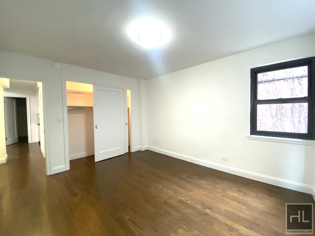East 69 Street - Photo 3
