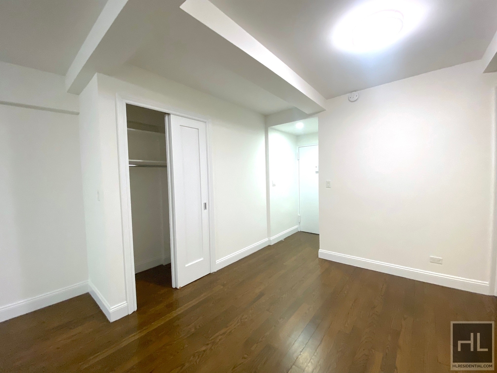 East 69 Street - Photo 2