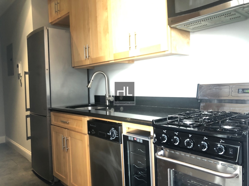 E 100th St - Photo 11