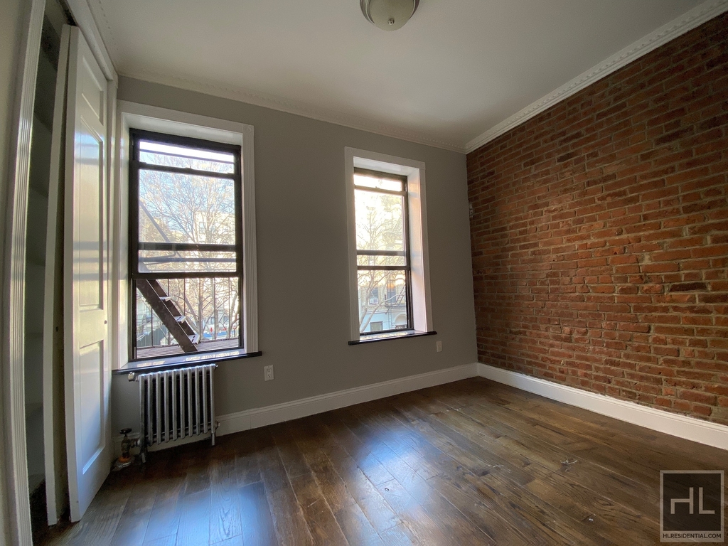 W 108th St - Photo 2