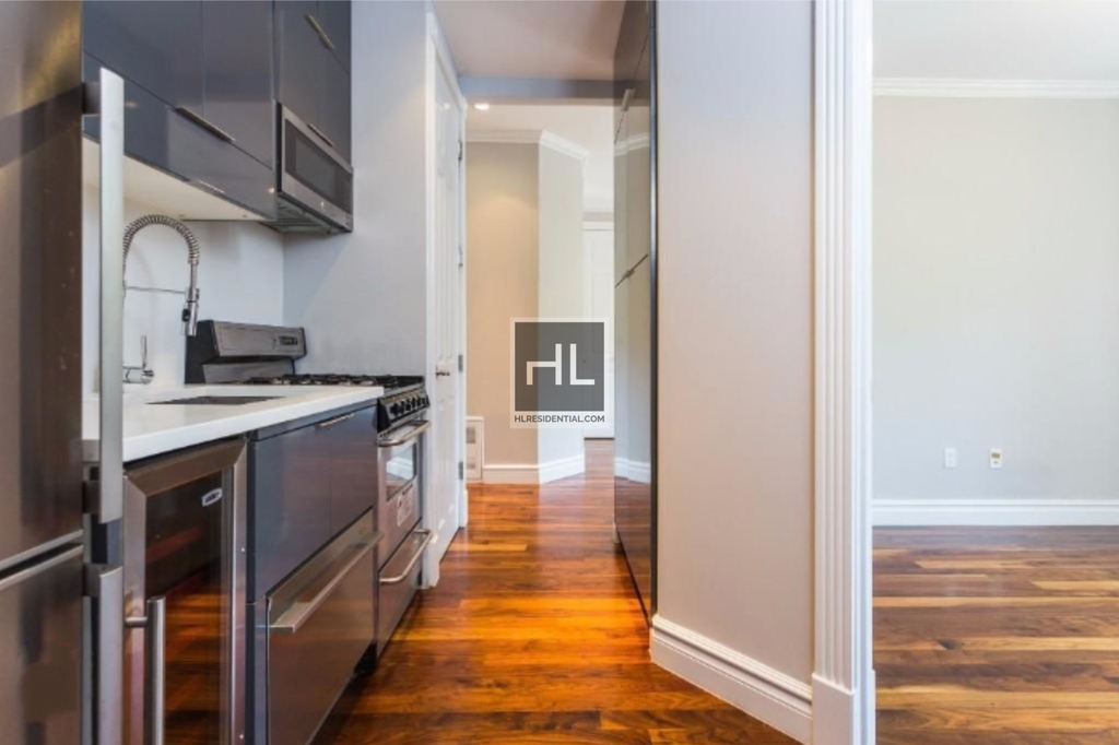 Lexington Avenue - Photo 1