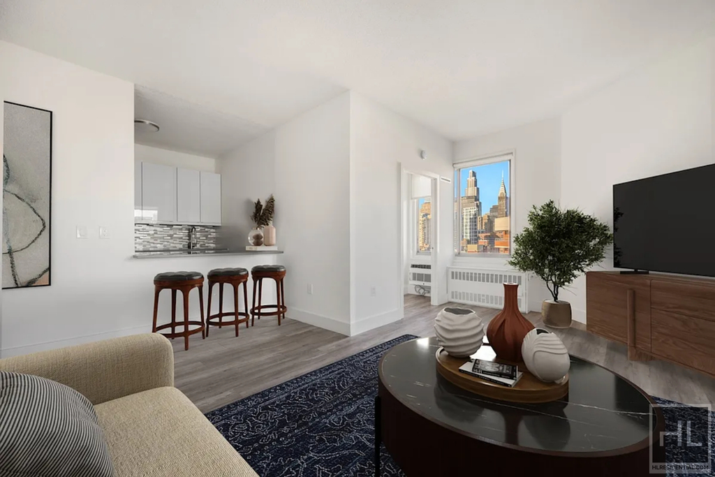 2nd Avenue - Photo 2