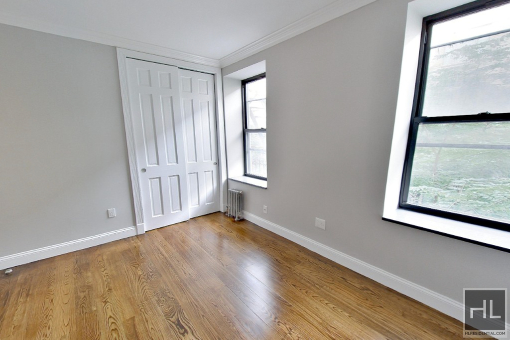 East 100th Street - Photo 2