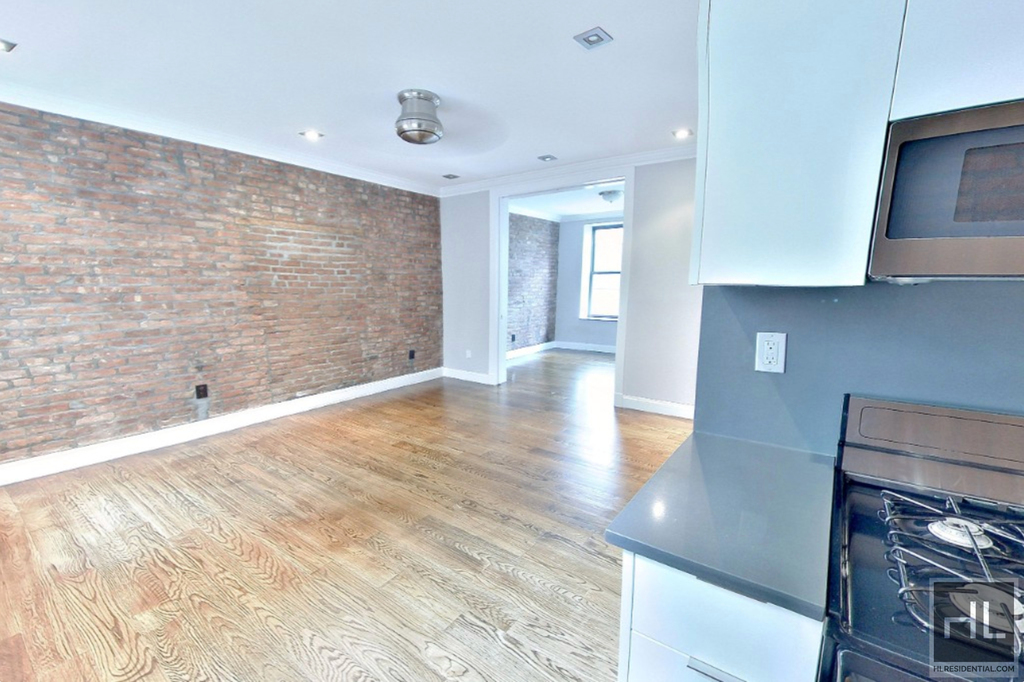 East 100th Street - Photo 3
