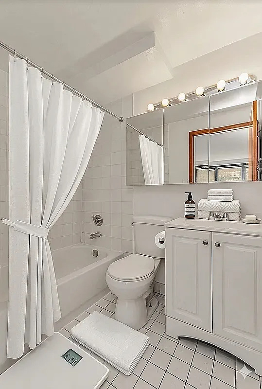 1425 York Avenue - Photo 5