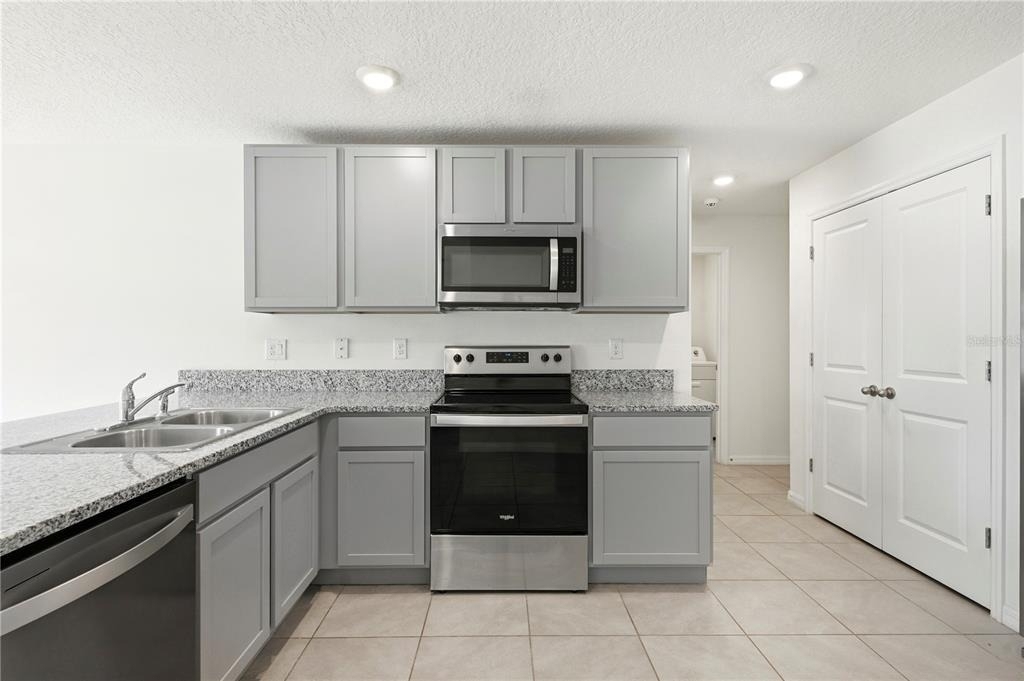 13322 Golden Lime Avenue - Photo 16