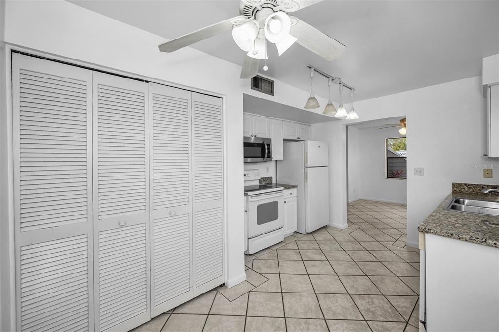 10626 Longwood Drive - Photo 18