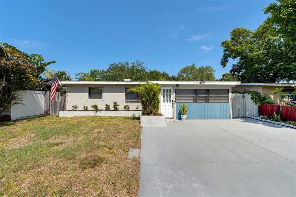 11919 102nd Street - Photo 0