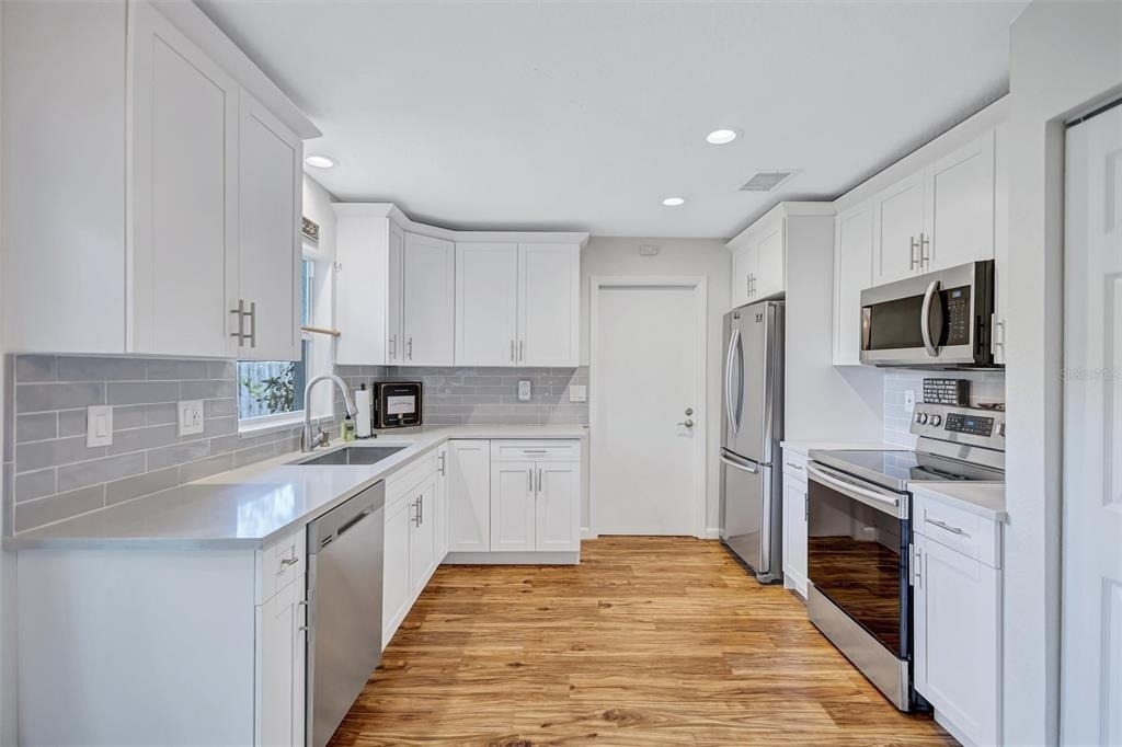 504 7th Street Se - Photo 11