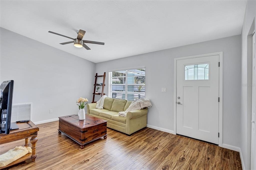 504 7th Street Se - Photo 6