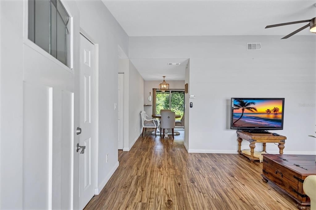504 7th Street Se - Photo 4