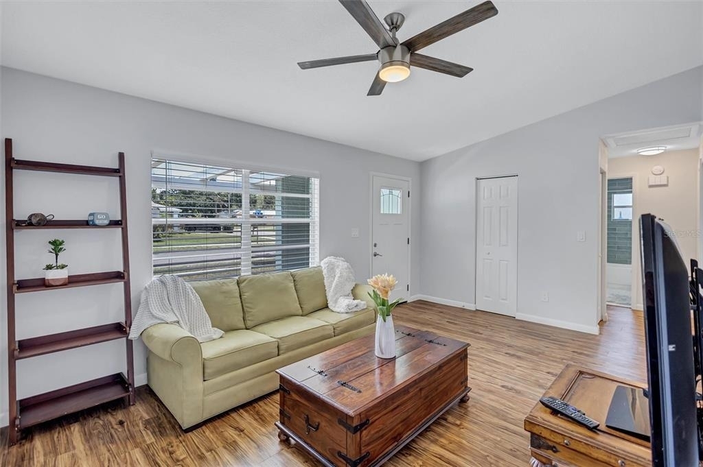 504 7th Street Se - Photo 5