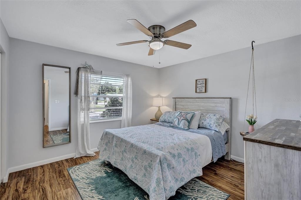 504 7th Street Se - Photo 12