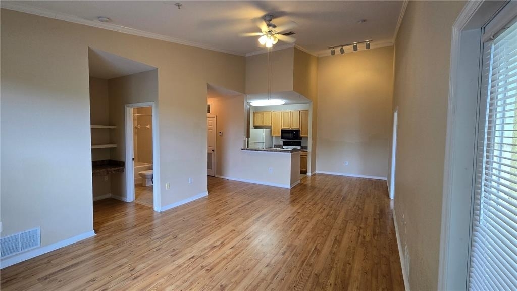 10211 Courtney Palms Boulevard - Photo 4