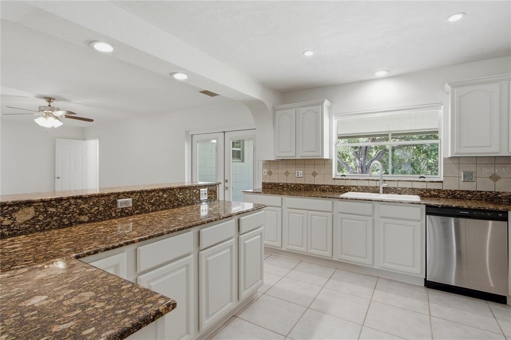 2028 Sussex Road - Photo 6