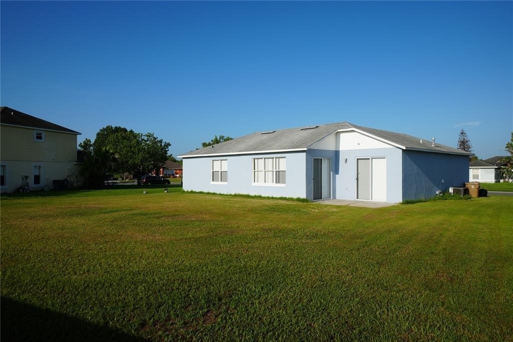 2560 Sage Drive W - Photo 2