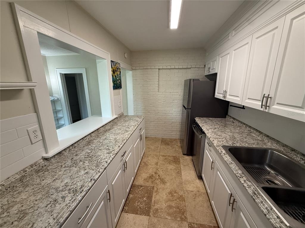 534 W Osceola Street - Photo 9