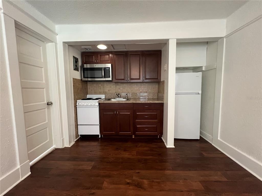 510 E Jackson St - Photo 2