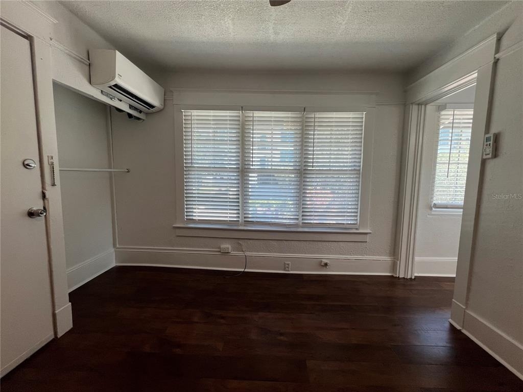 510 E Jackson St - Photo 1