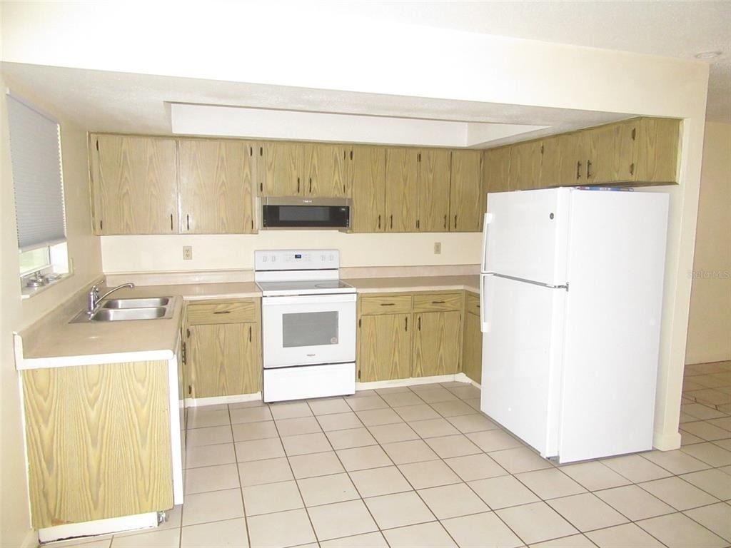 23023 Foote Avenue - Photo 4