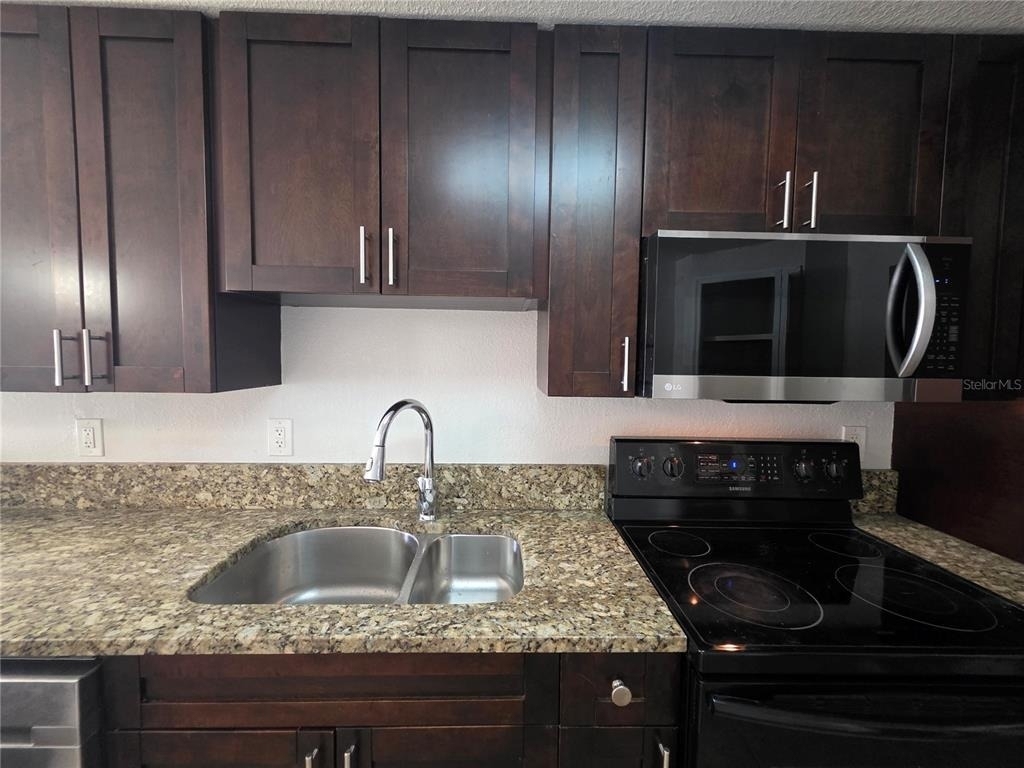 15532 Chamberlain Boulevard - Photo 14