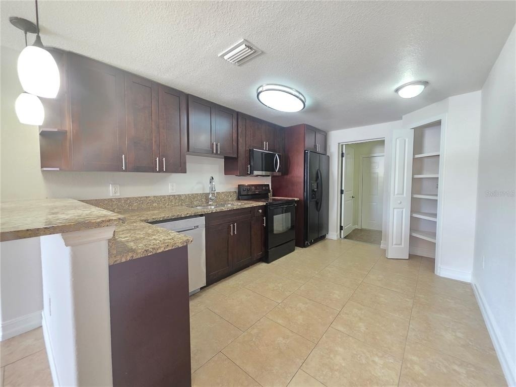 15532 Chamberlain Boulevard - Photo 3