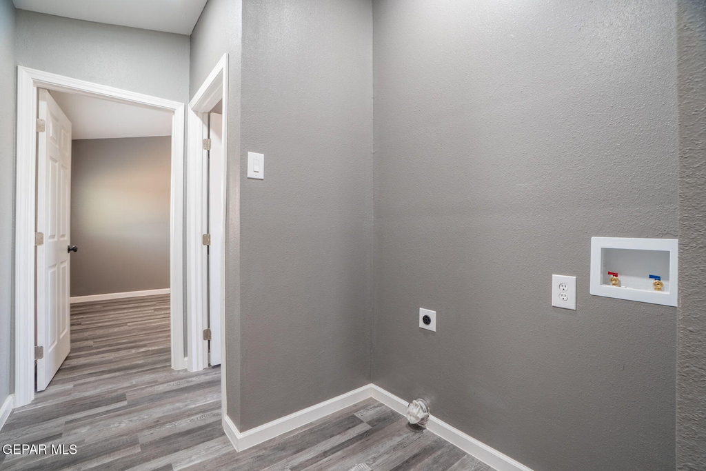 8335 Roseway Drive - Photo 10